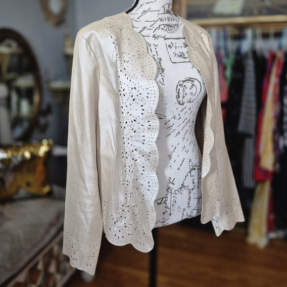 C Concept 100% Leather Cream Scalloped Coastal Cowgirl Blazer Size 8 - Picture 2 of 10